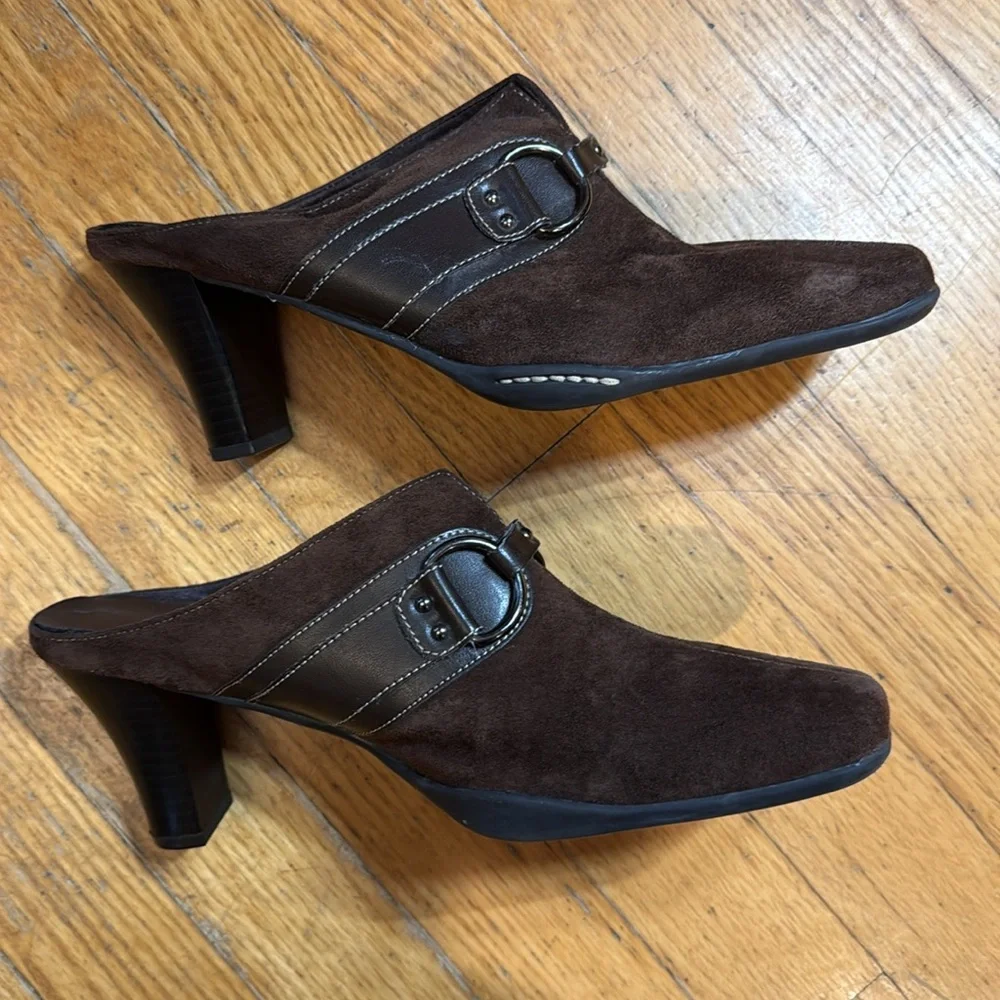 🌼AEROSOLES - BROWN SUEDE SLIP-ON - 3 INCH HEELS🌼 - Picture 4 of 11